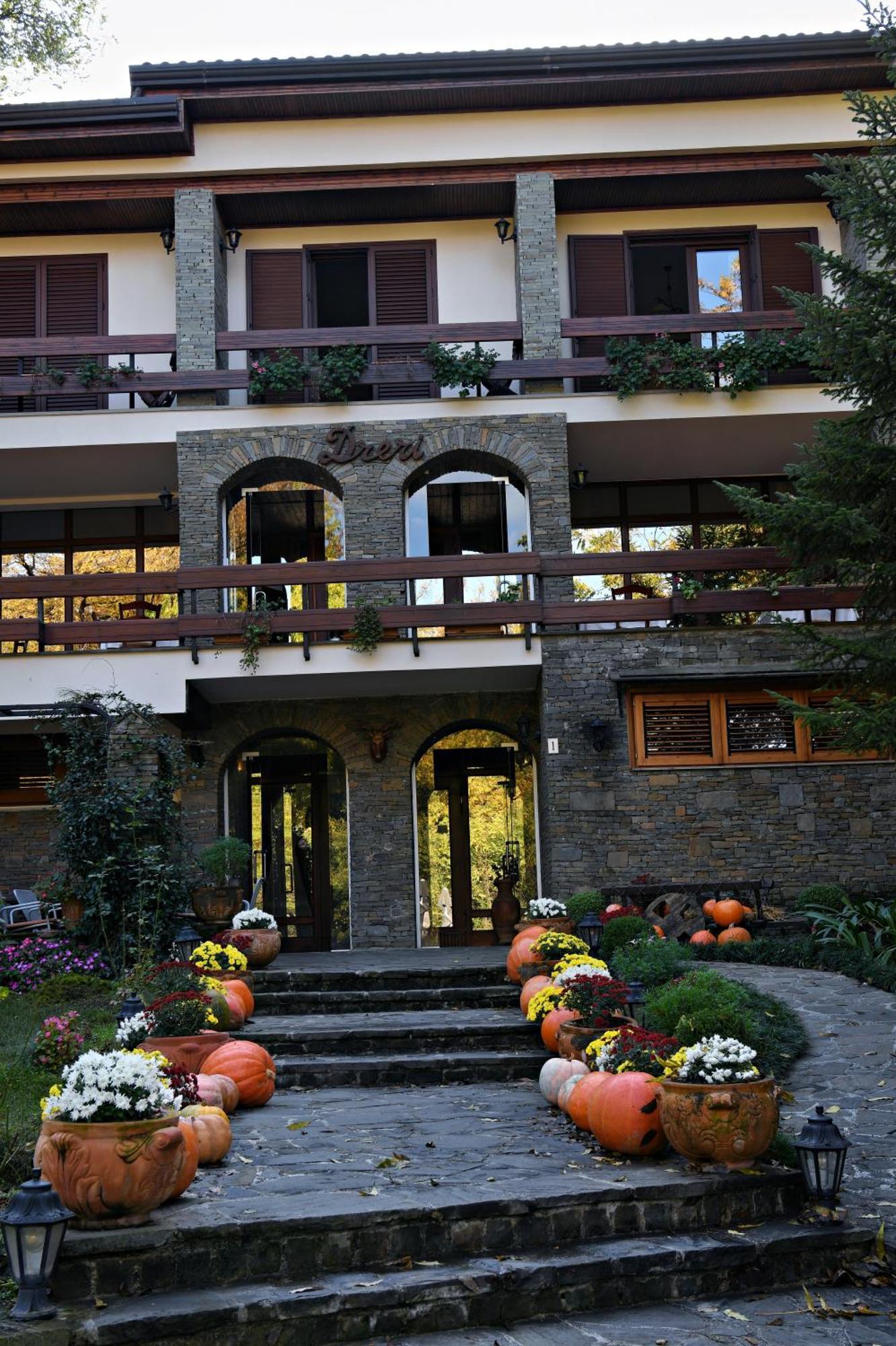 Hotel Restaurant Dreri Tirana Exterior foto